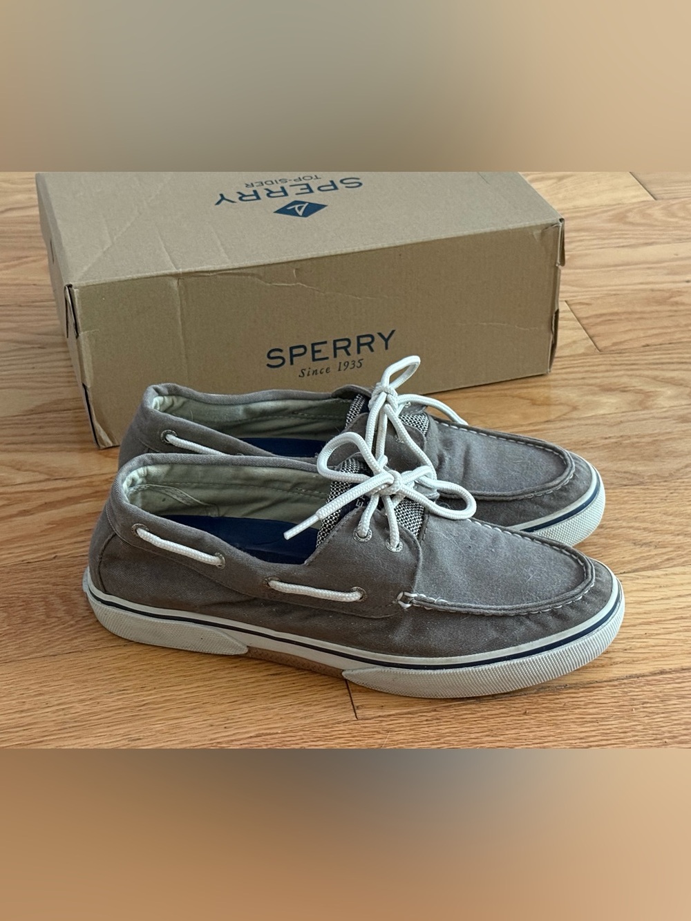 Sperry Halyard boat shoes beige size 10
